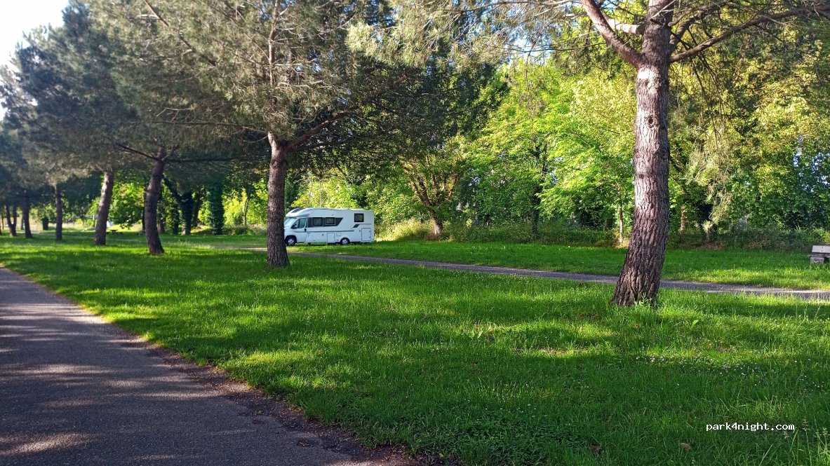 (82360) Lamagistère - Unnamed Road — foto