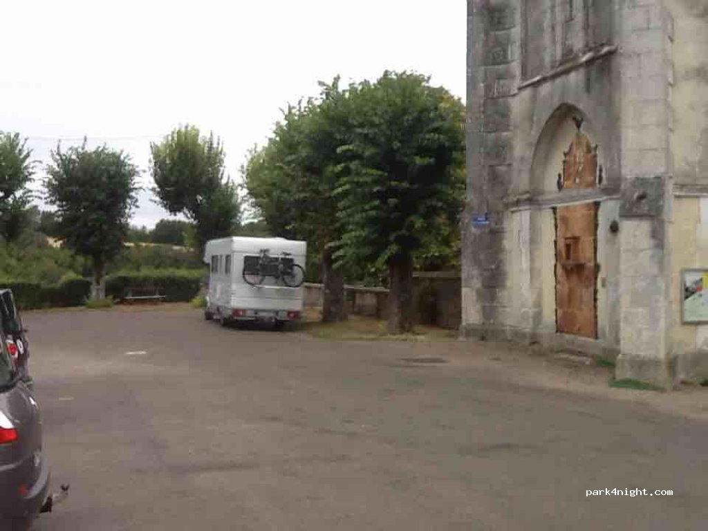 (89110) Saint-Aubin-Château-Neuf - 1 Place Aristide Briand — foto