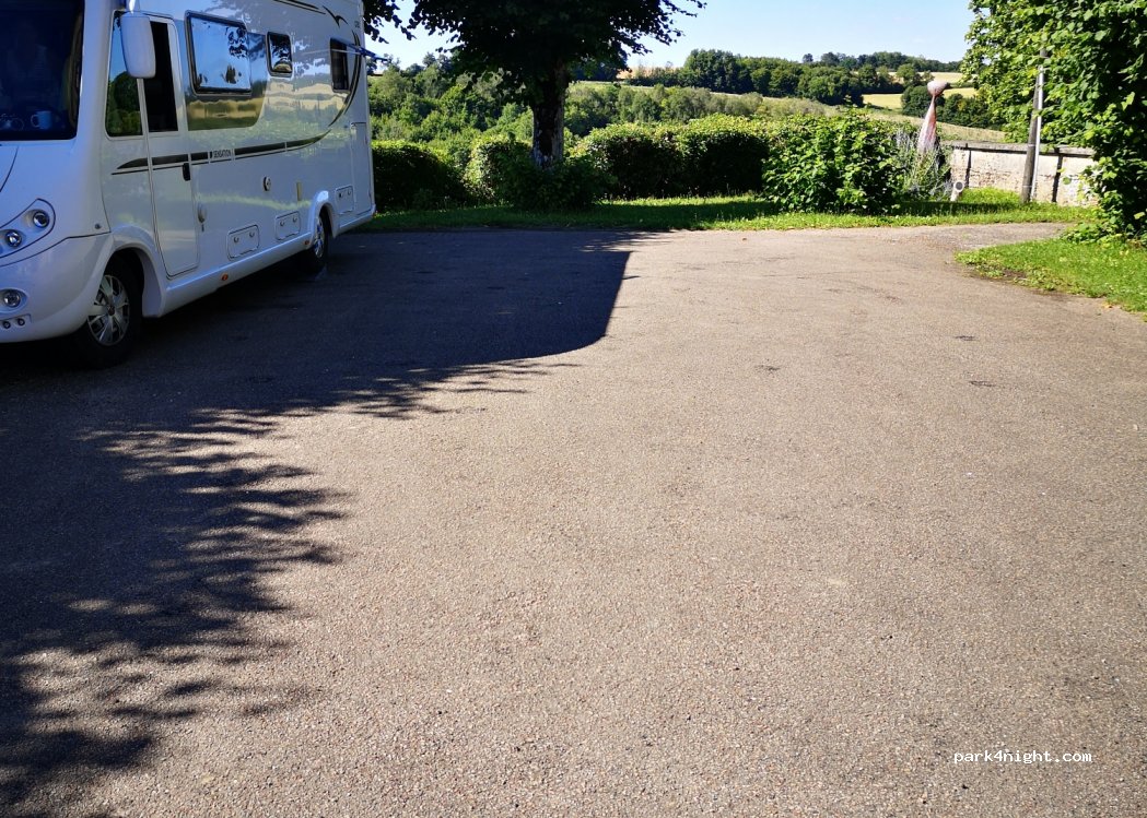 (89110) Saint-Aubin-Château-Neuf - 1 Place Aristide Briand — foto 4