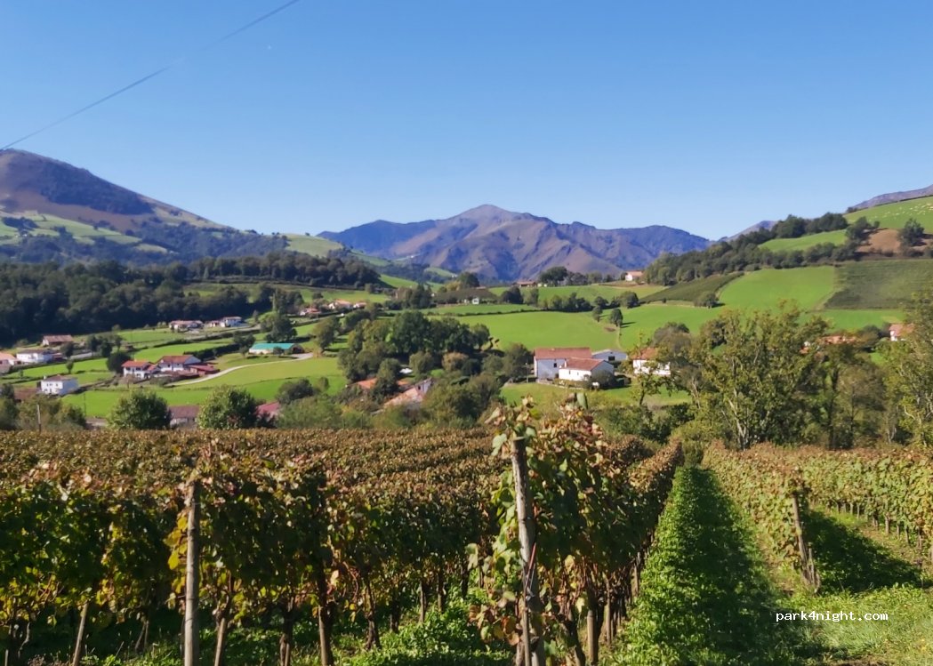 (64220) Irouléguy - Unnamed Road — foto 3
