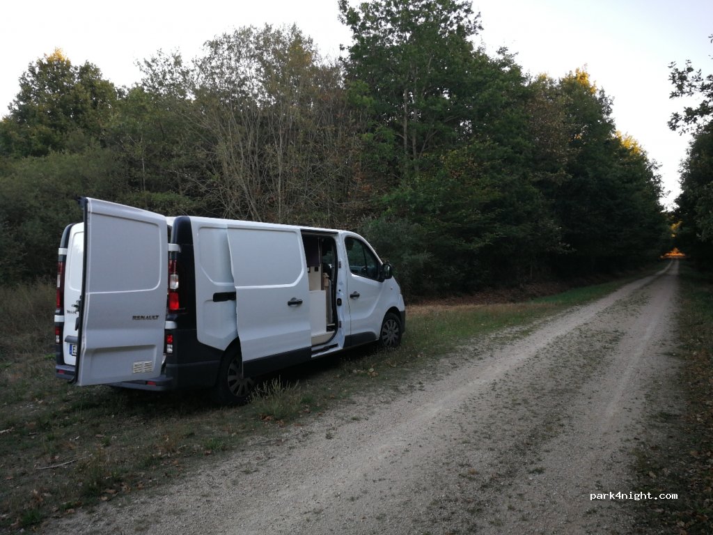 (03330) Louroux-de-Bouble - Unnamed Road — foto