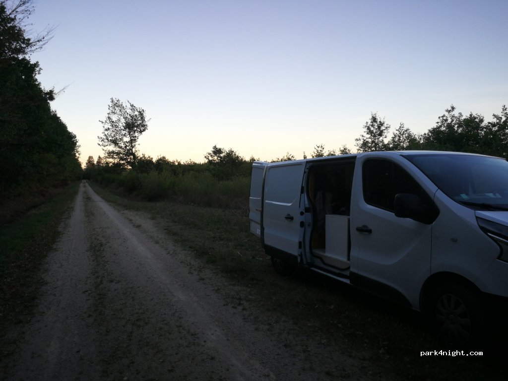 (03330) Louroux-de-Bouble - Unnamed Road — foto 2