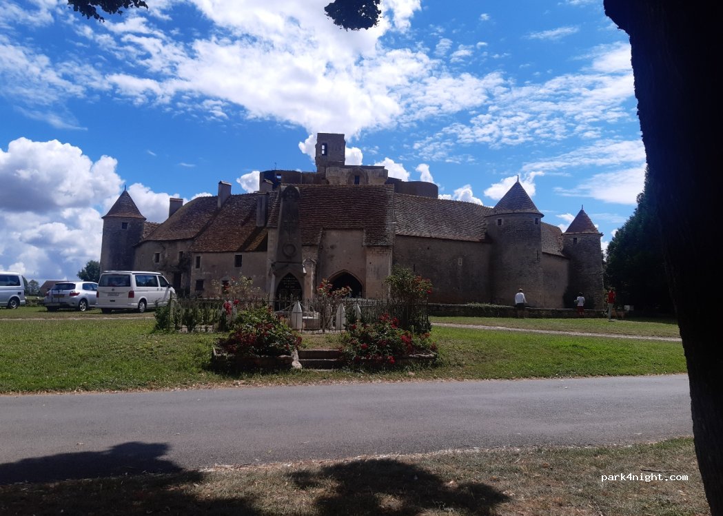 (18600) Sagonne - 5 Place de l'Église — foto 3