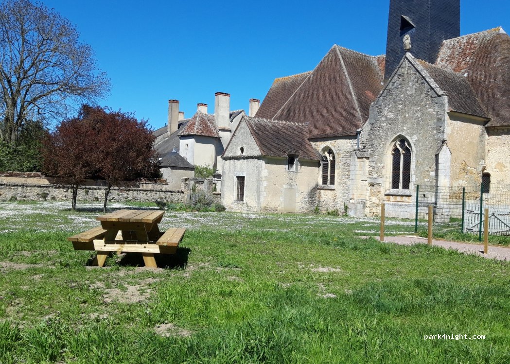 (18600) Sagonne - 5 Place de l'Église — foto 4