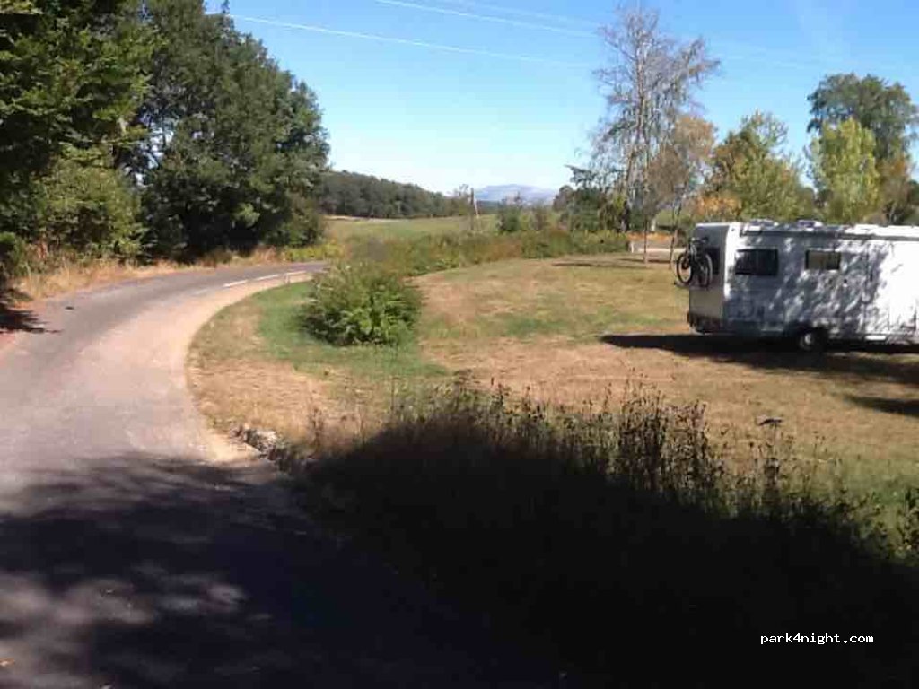 (15130) Lafeuillade-en-Vézie - D920 — foto