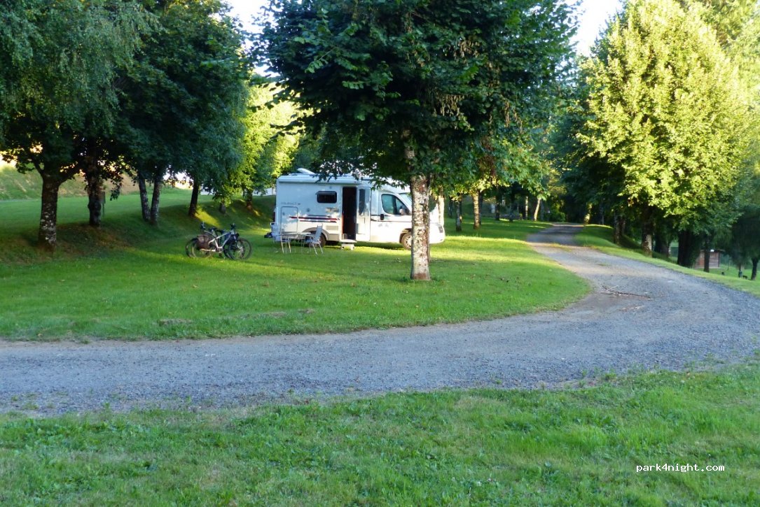 Camping municipal le Pre Chaton Saint-Salvadour — foto