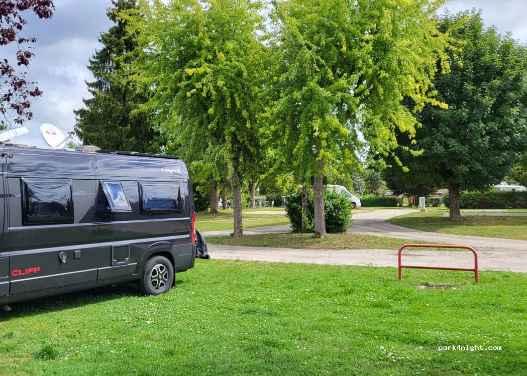 (10400) Nogent-sur-Seine - Rue du Camping — foto 3