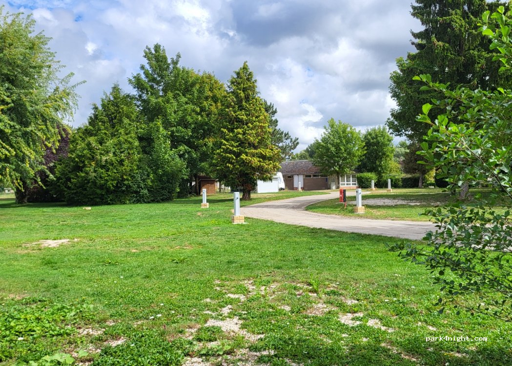 (10400) Nogent-sur-Seine - Rue du Camping — foto 4