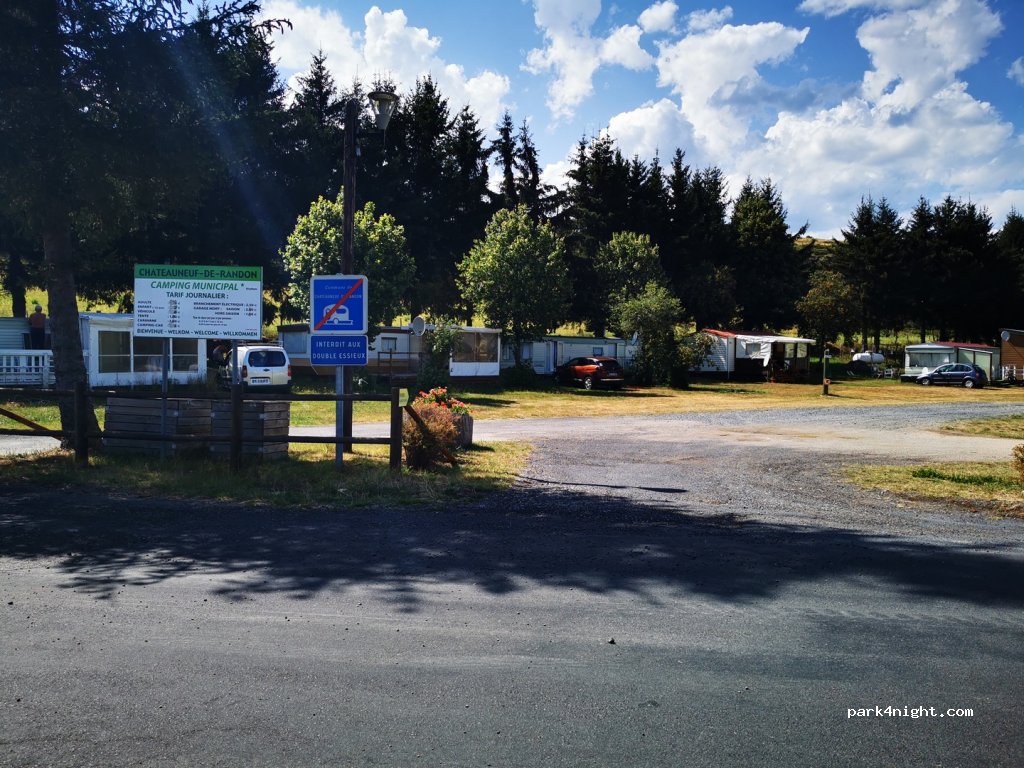Camping Municipal de Châteauneuf-de-Randon — foto