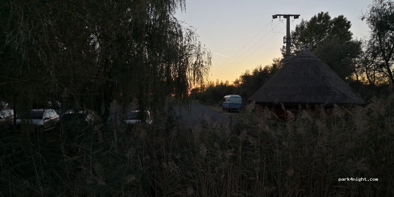 (6221) Akasztó - — foto