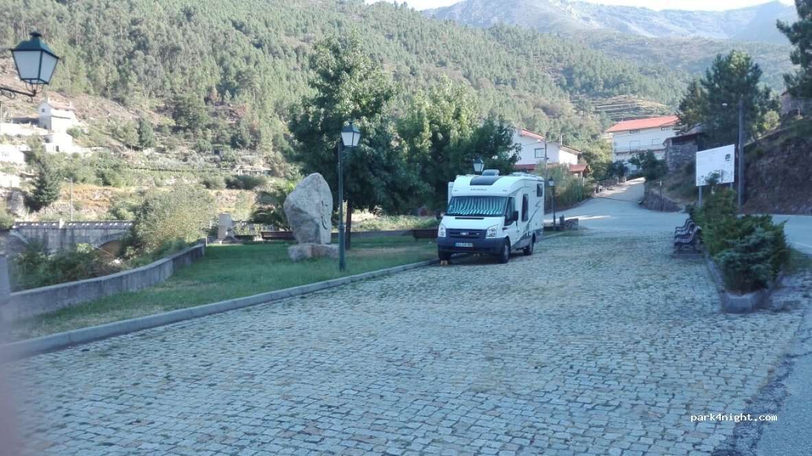 (6270) Alvoco da Serra - 3 Rua do Bairro da Corte de Soito — foto