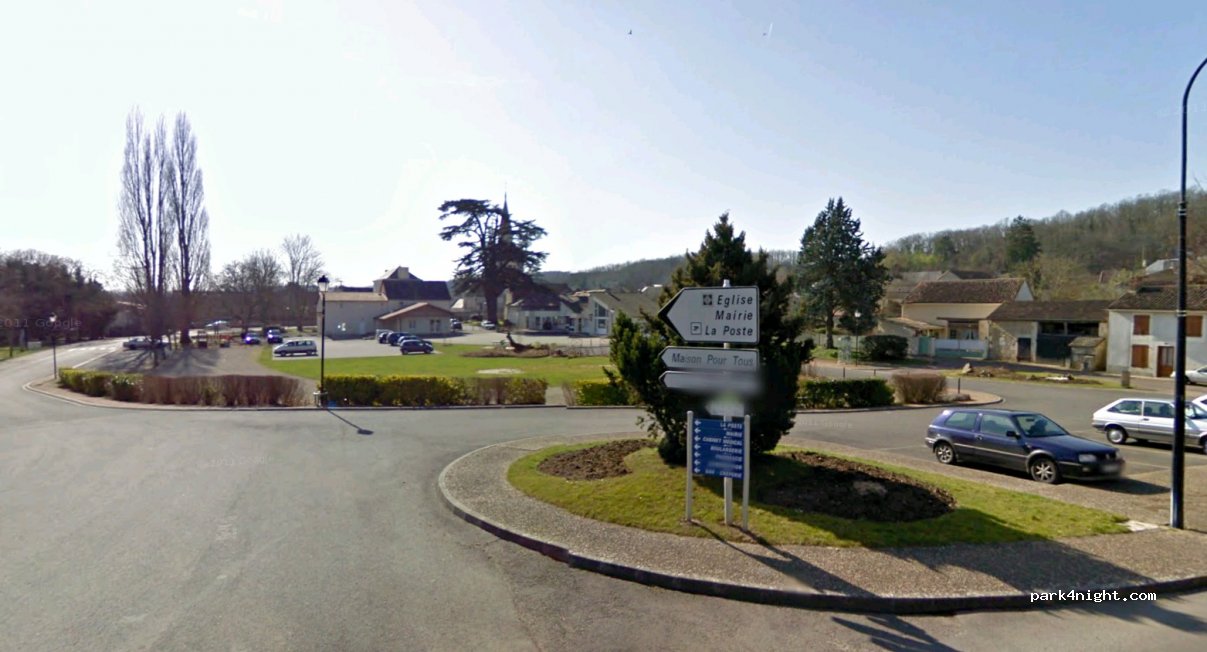 (86300) Bonnes - Place Jean Baptiste Guiot — foto
