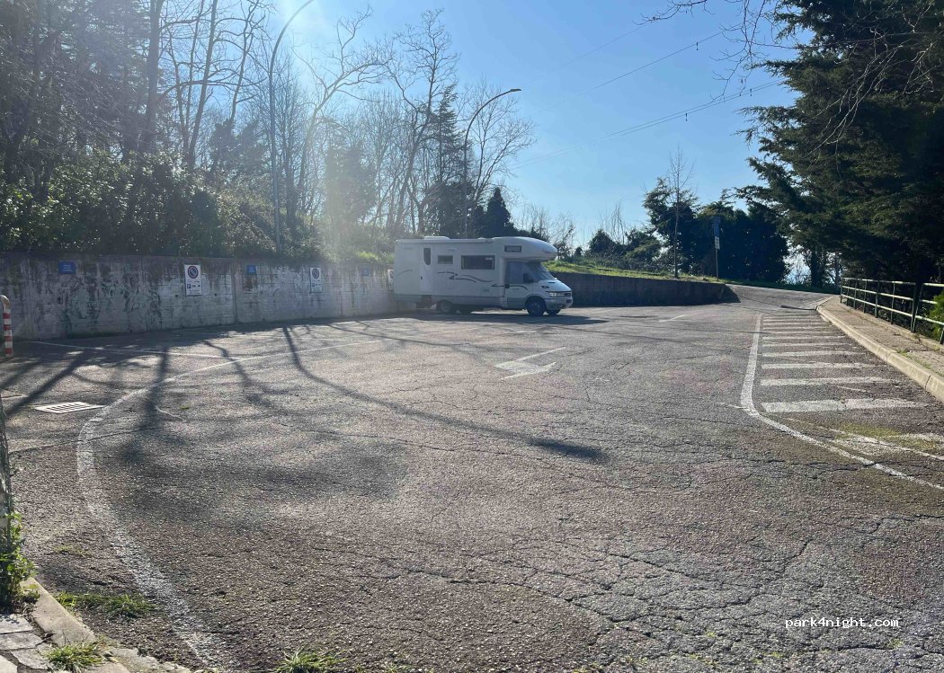 (66016) Guardiagrele - Via Discesa del Torrione — foto 3