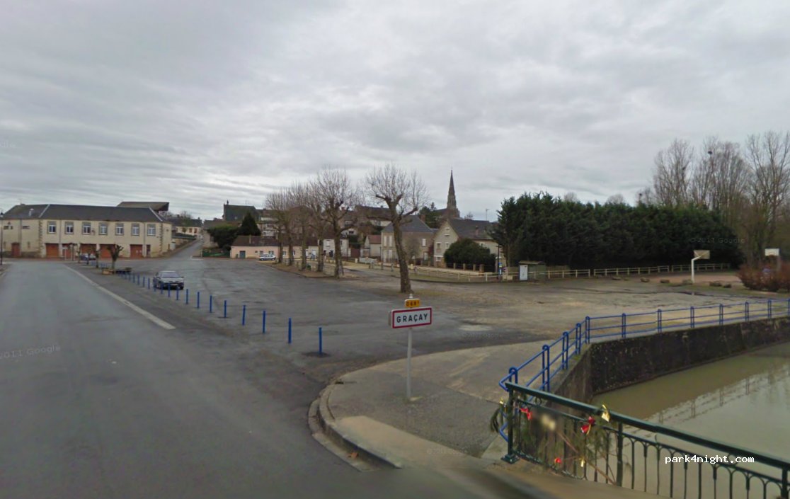 (18310) Gracay - place du Gapion — foto