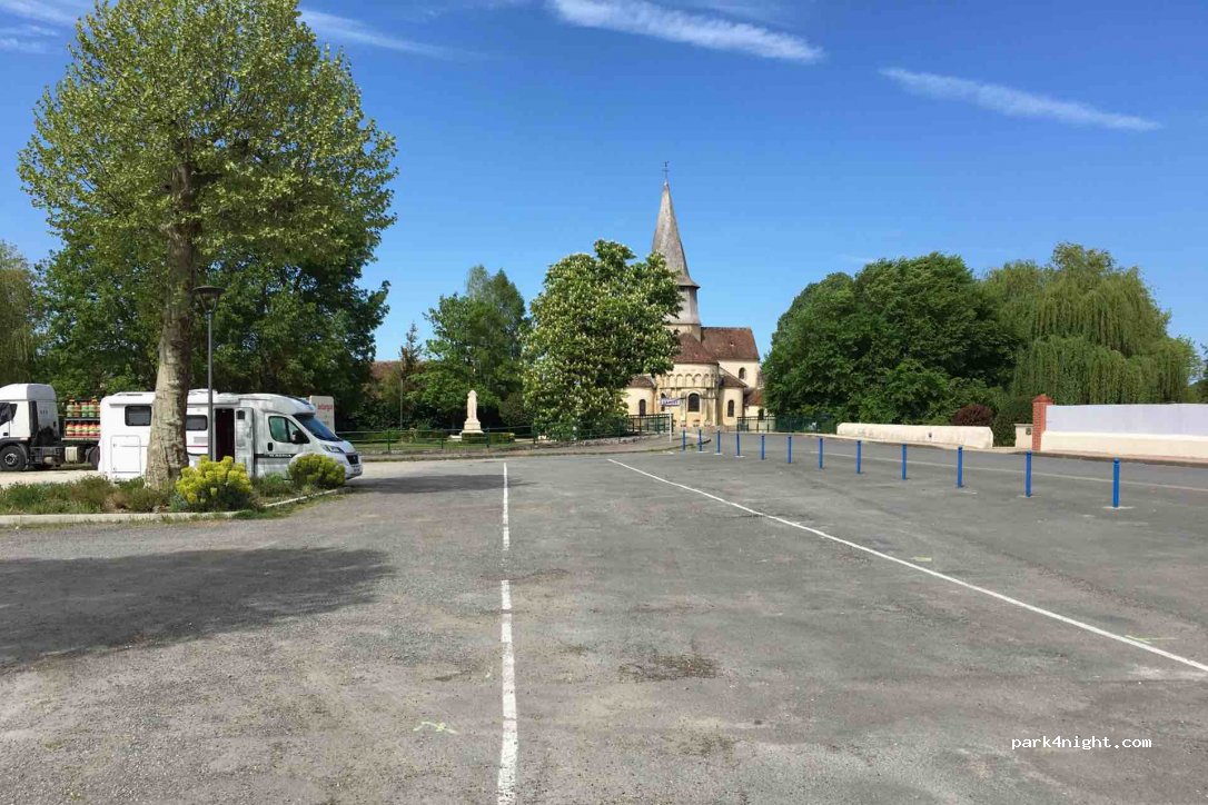 (18310) Gracay - place du Gapion — foto 2
