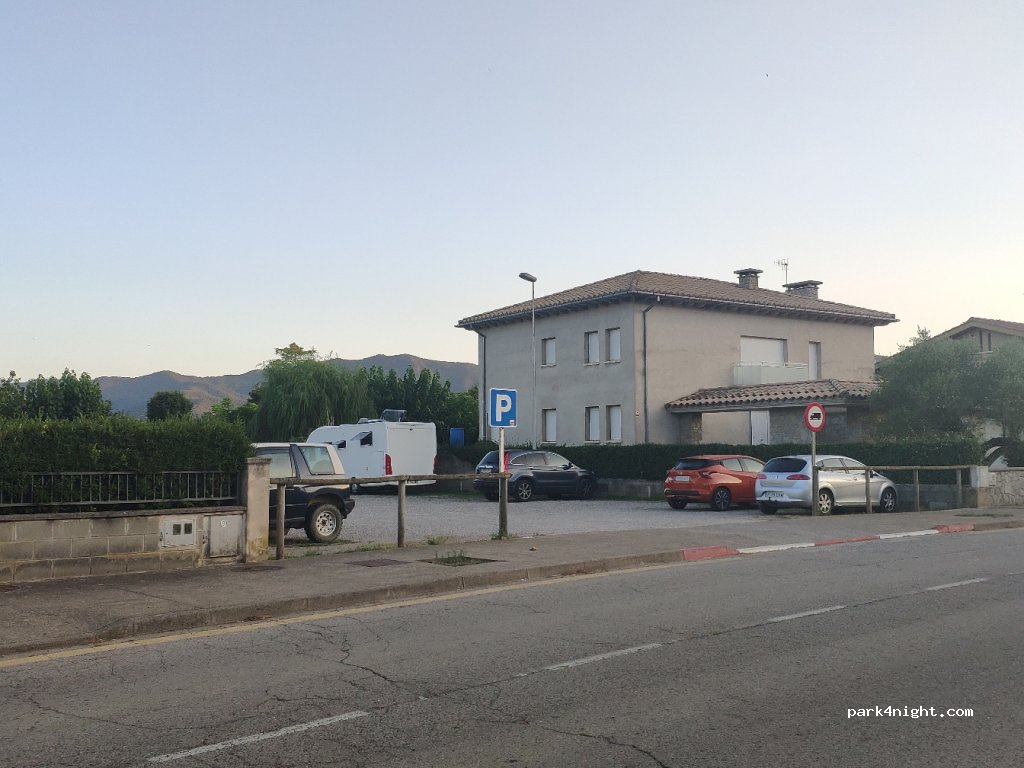 (17855) Montagut - 9 Avinguda Garrotxa — foto