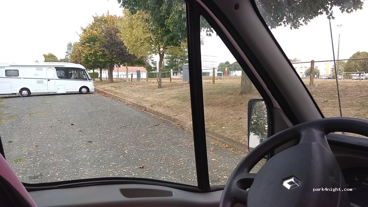 (85210) Sainte-Hermine - Rue Flandres Dunkerque — foto 2
