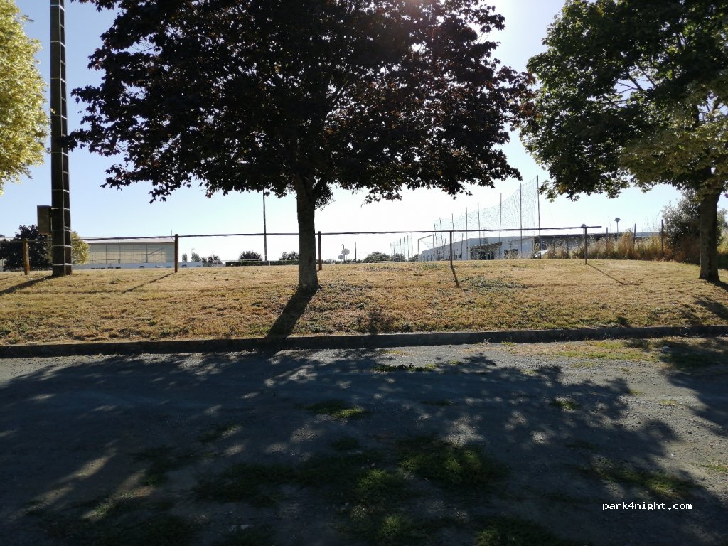 (85210) Sainte-Hermine - Rue Flandres Dunkerque — foto 3