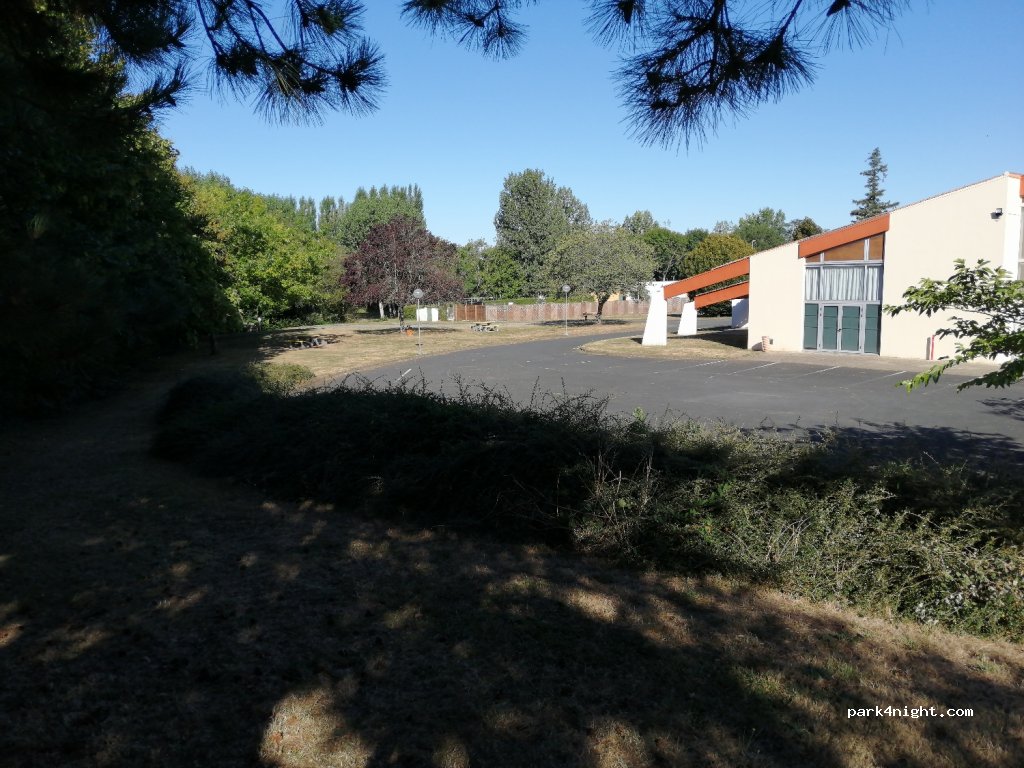 (85210) Sainte-Hermine - Rue Flandres Dunkerque — foto 4