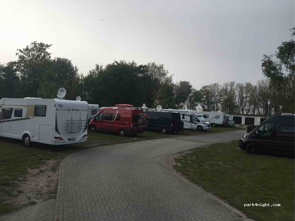 Dorfladen und Wohnmobilstellpatz Lohme — foto