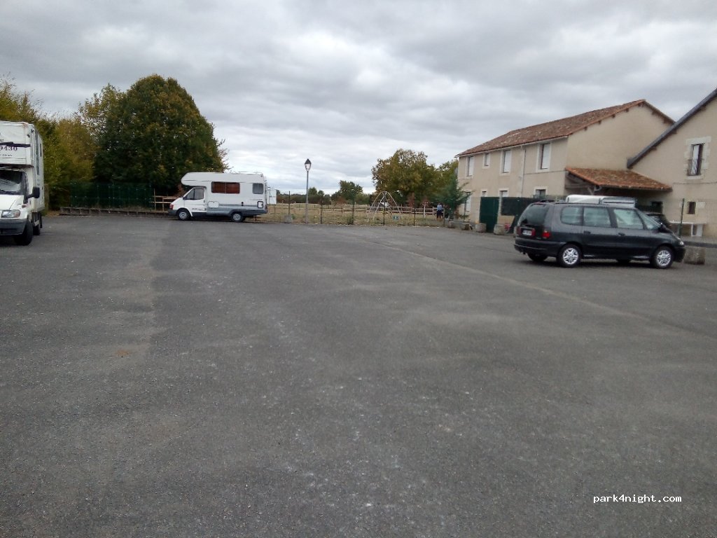 (86250) La Chapelle-Bâton - 9 Le Bourg — foto