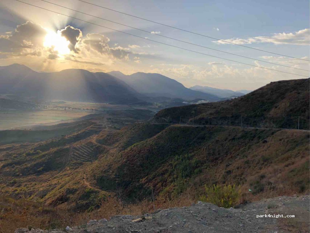 () Finiq - Unnamed Road — foto