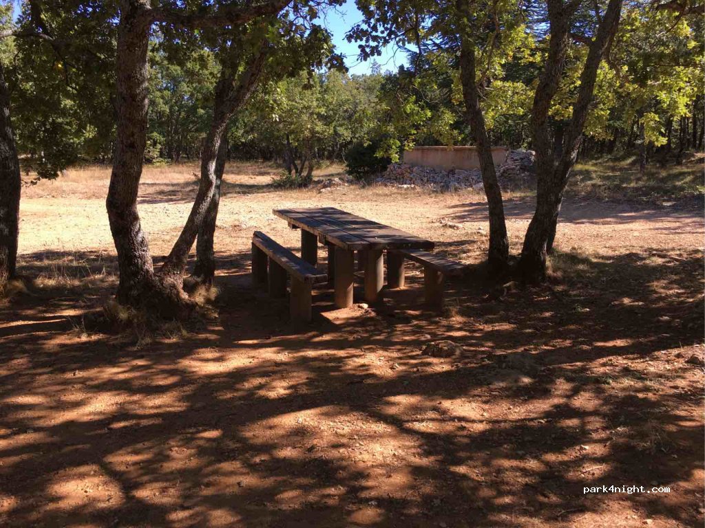 (83170) Rougiers - Unnamed Road — foto 2