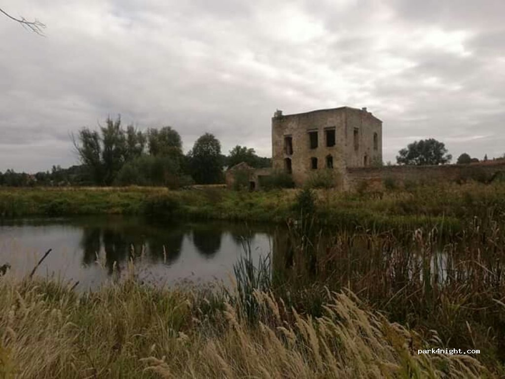 (27-440) Ćmielów - 14 Zamkowa — foto