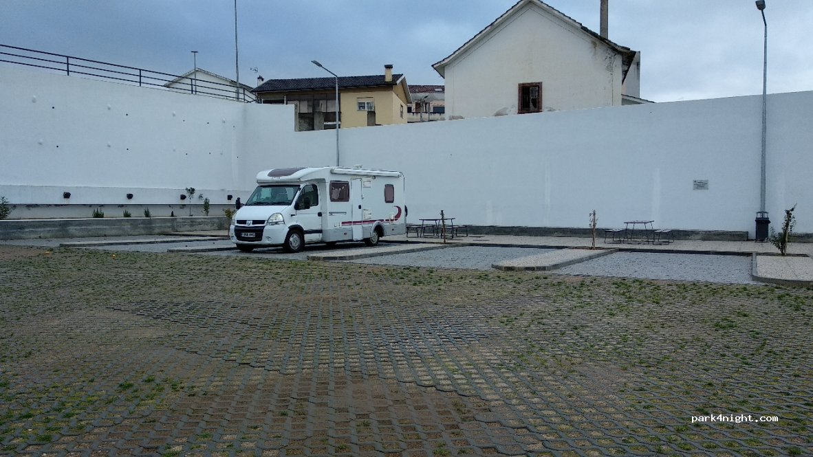 (3350) Vila Nova de Poiares - 156 Avenida Manuel Carvalho Coelho — foto 3