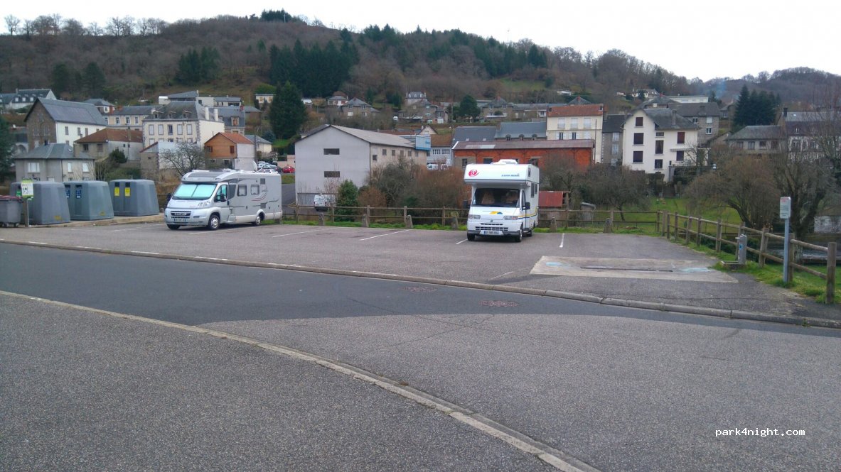 Aire de camping-cars Bort-les-Orgues — foto