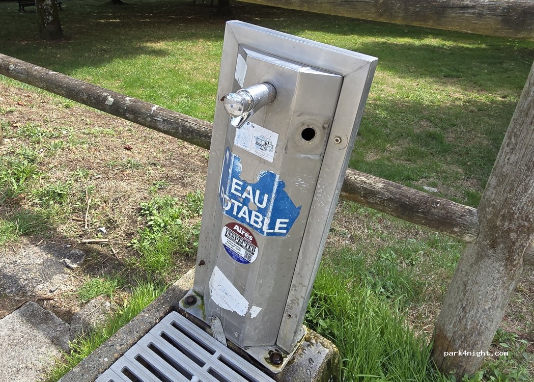 Aire de camping-cars Bort-les-Orgues — foto 4