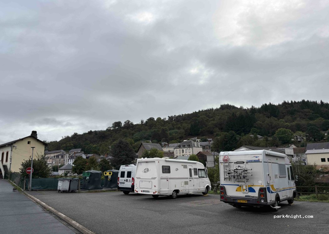 Aire de camping-cars Bort-les-Orgues — foto 5