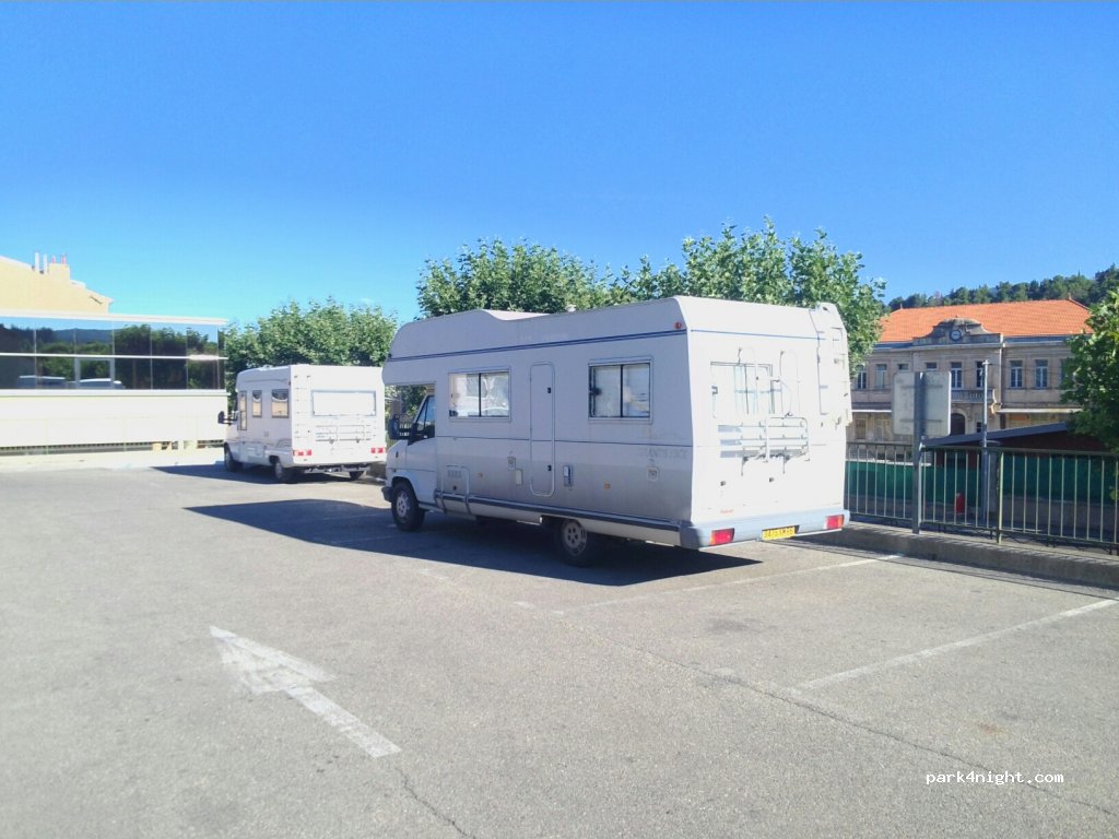 (84400) Apt - Rue Antonin Gay — foto