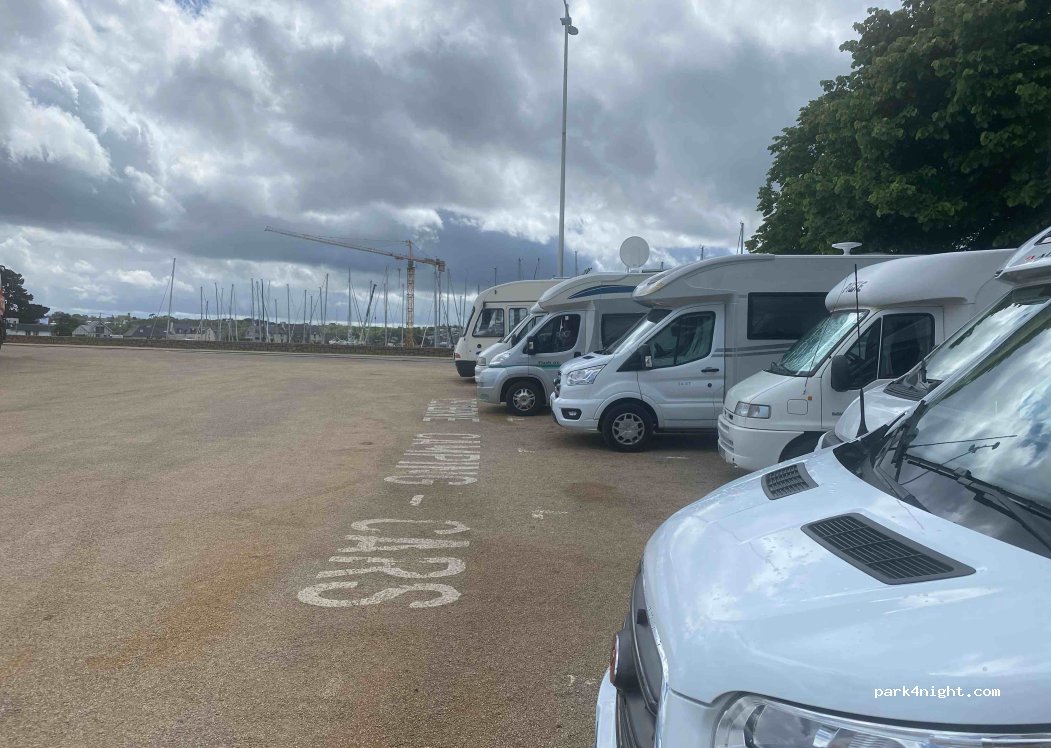(22700) Perros-Guirec - Place de Teignmouth — foto 3