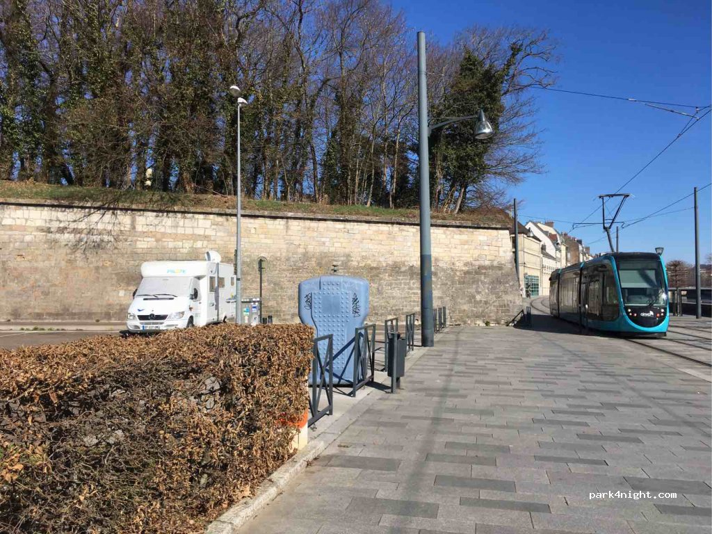 (25000) Besançon - 48 Rue d'Arènes — foto 2
