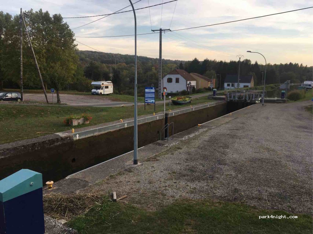 (57905) Wittring - 1 Rue du Stade — foto