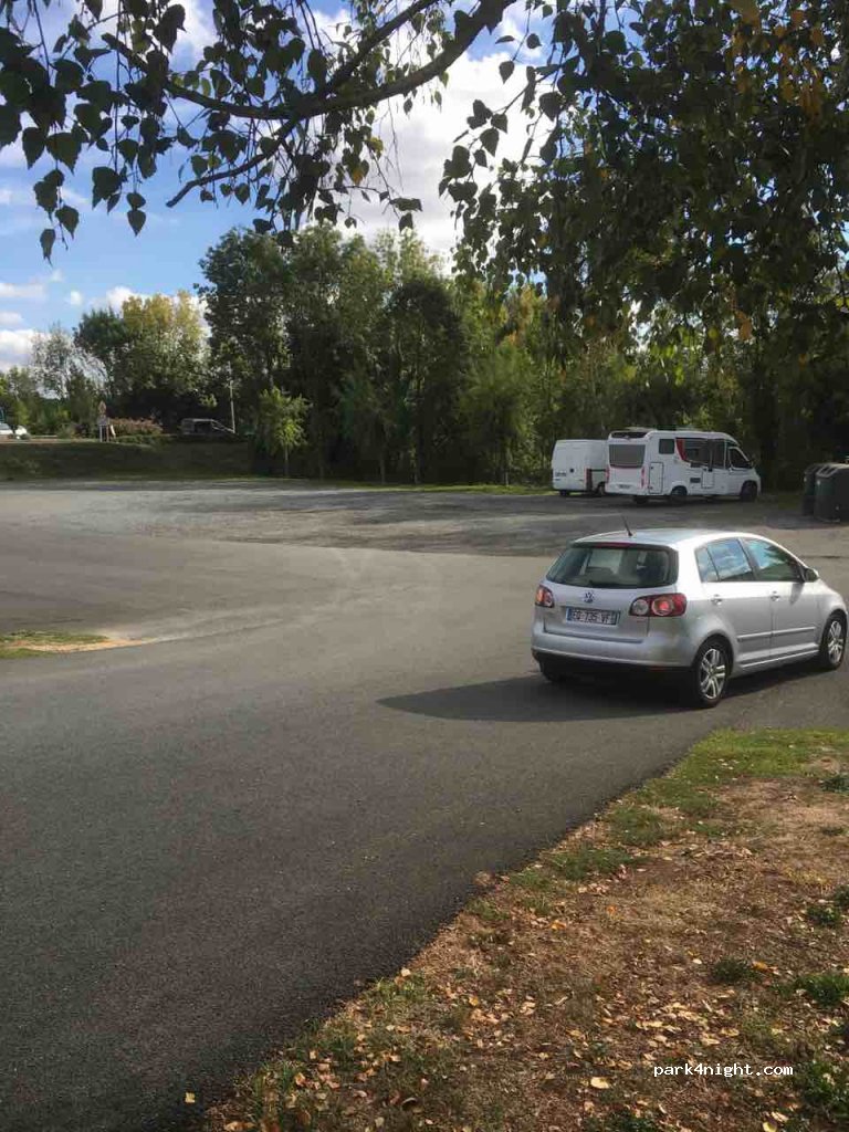 (17400) Saint-Jean-d'Angély - 22 Avenue Port Mahon — foto