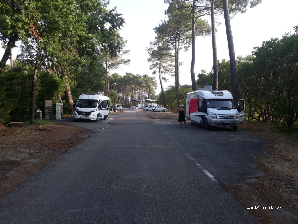 (33950) Lège-Cap-Ferret - Avenue du Général de Gaulle — foto 2