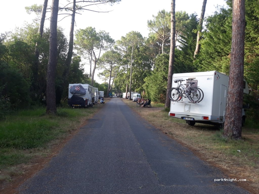 (33950) Lège-Cap-Ferret - Avenue du Général de Gaulle — foto 3