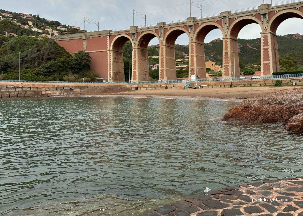 (83530) Saint-Raphaël - 83 Route de Saint-Barthélémy — foto