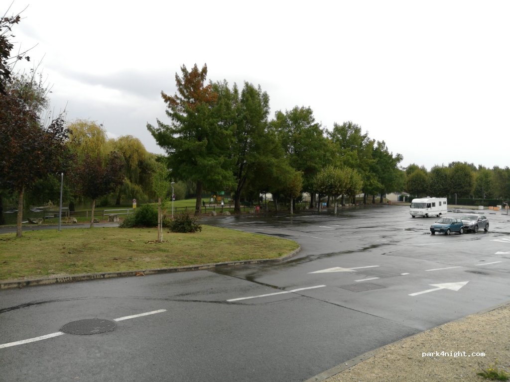 (16200) Gondeville - 1 Quai Île Madame — foto