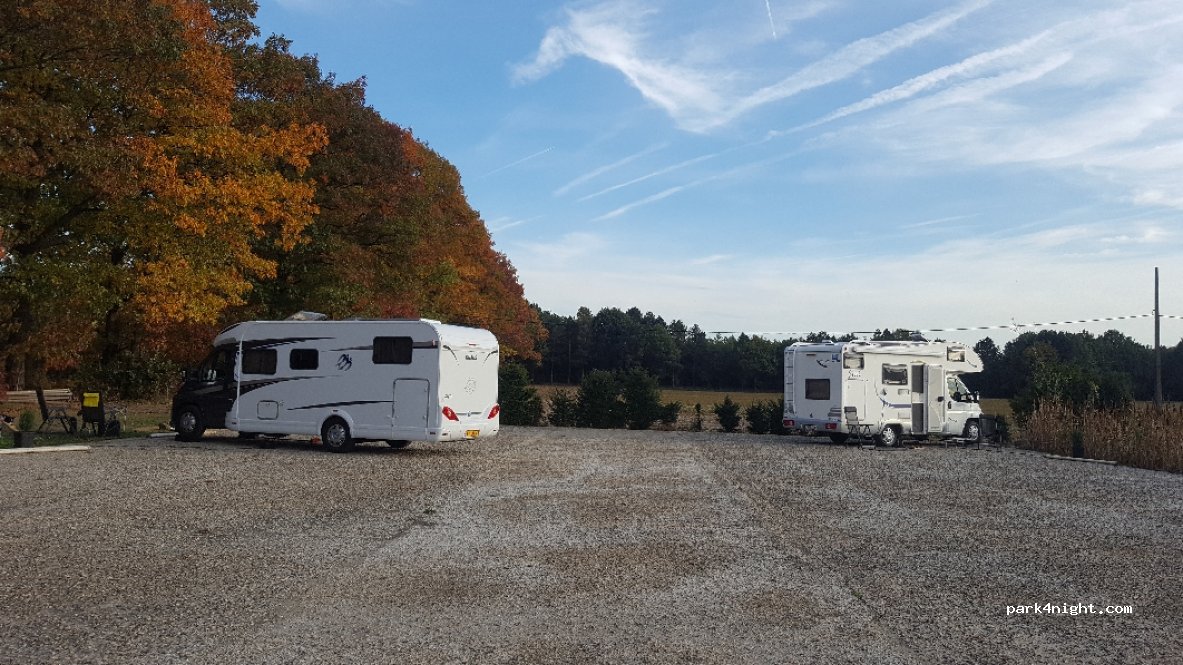 Totale rust en stilte natuur mobilhome parking — foto