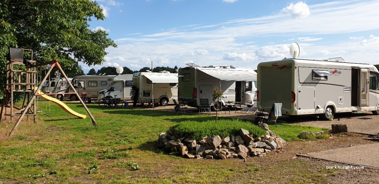 Totale rust en stilte natuur mobilhome parking — foto 3