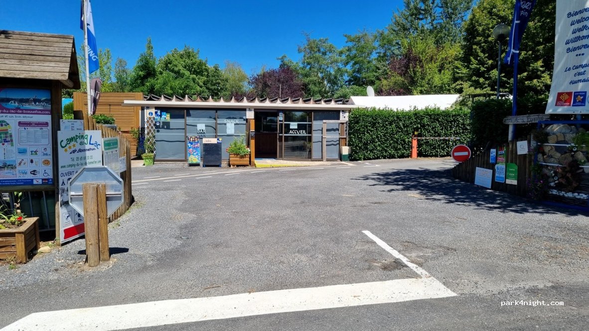 Camping Le Lac de Bonnefon*** — foto