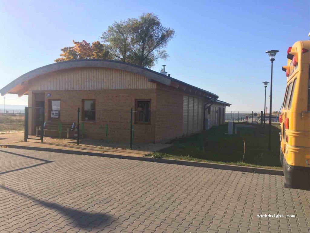 (82-120) Krynica Morska - 4 Bojerowców — foto