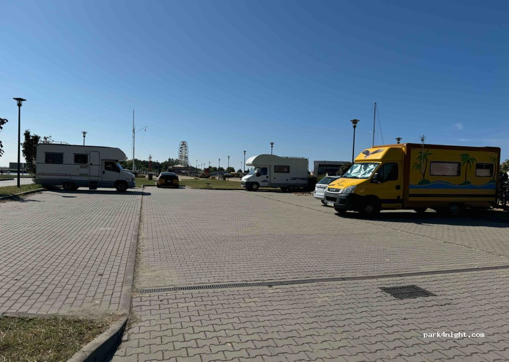 (82-120) Krynica Morska - 4 Bojerowców — foto 4