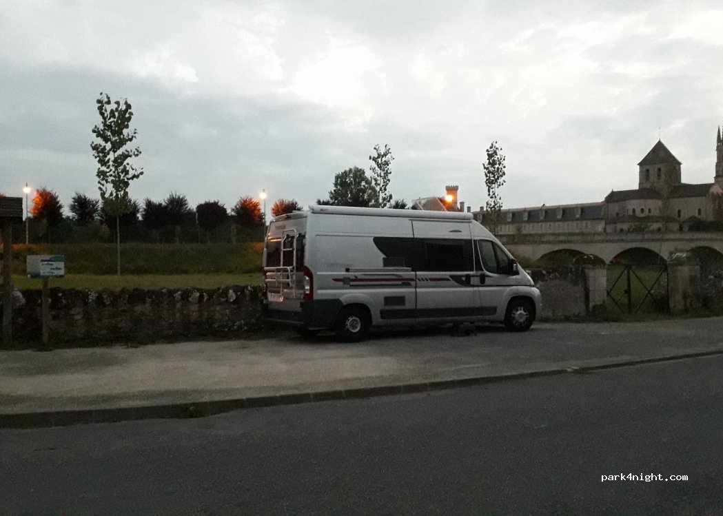 (86310) Saint-Germain - 1 Rue du Vieux Pont — foto 2