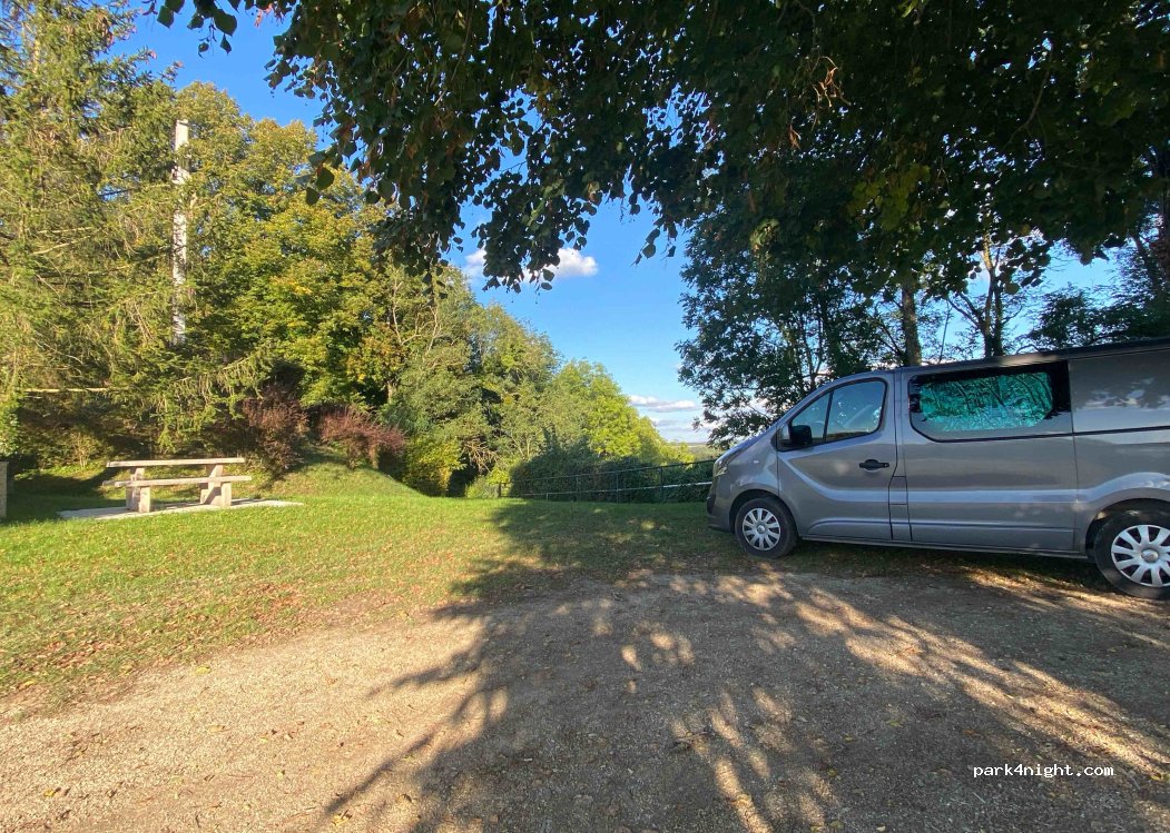 (51800) La Neuville-au-Pont - Unnamed Road — foto 4