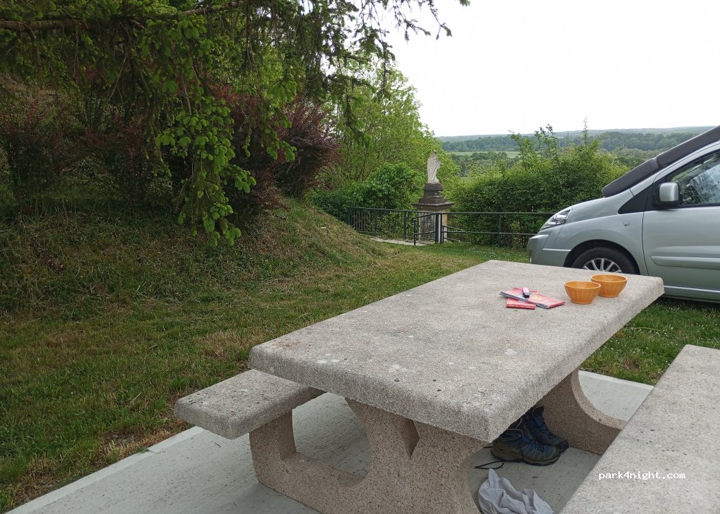 (51800) La Neuville-au-Pont - Unnamed Road — foto 5