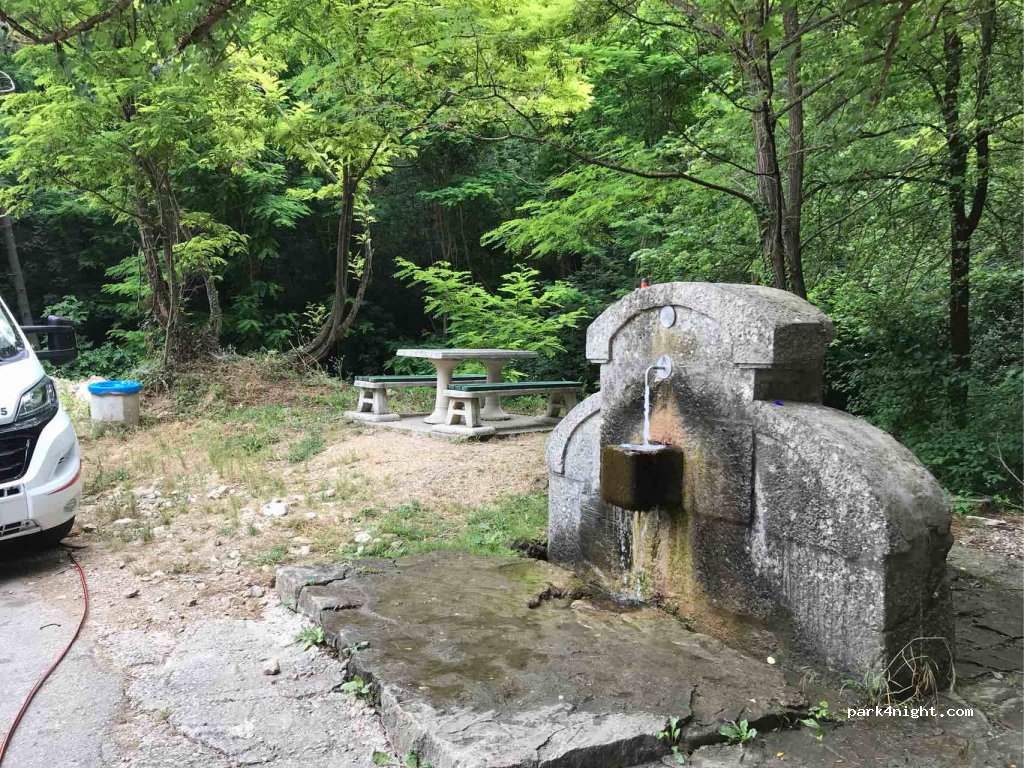 (21208) Svinišće - Unnamed Road — foto 2